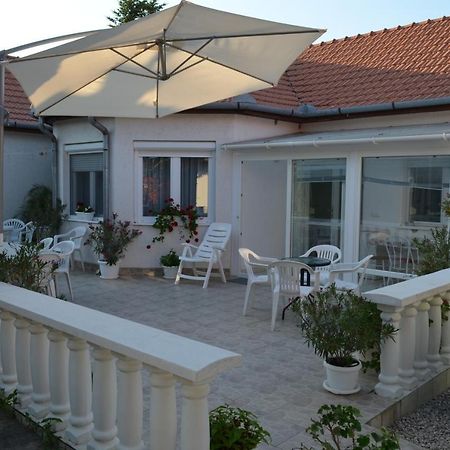 Henrietta - Violetta Apartman Hajdúszoboszló Zewnętrze zdjęcie