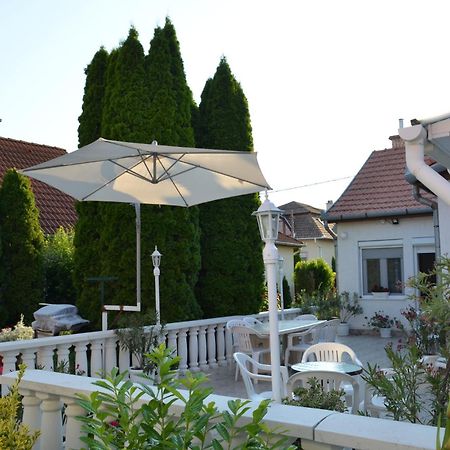Henrietta - Violetta Apartman Hajdúszoboszló Zewnętrze zdjęcie