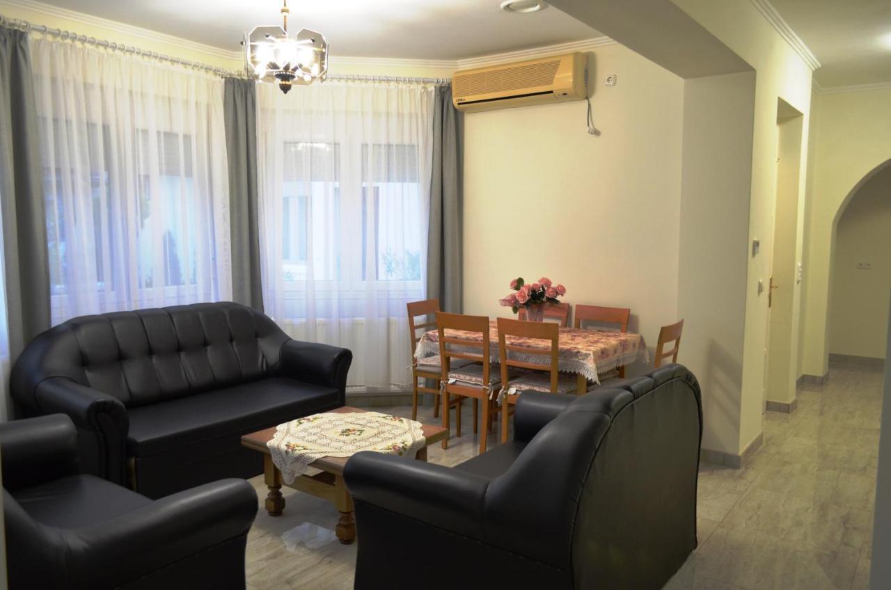 Henrietta - Violetta Apartman Hajdúszoboszló Zewnętrze zdjęcie