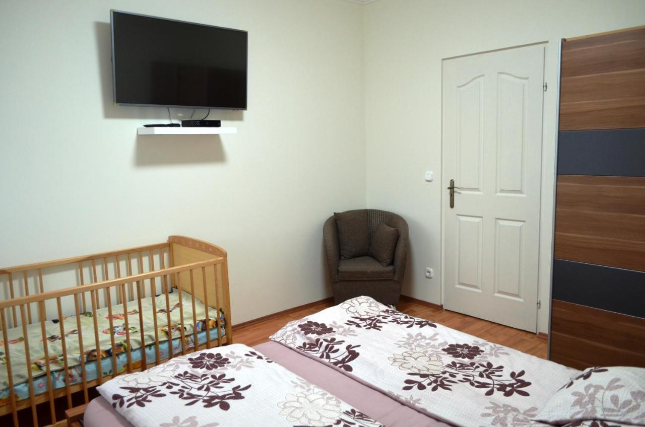 Henrietta - Violetta Apartman Hajdúszoboszló Zewnętrze zdjęcie