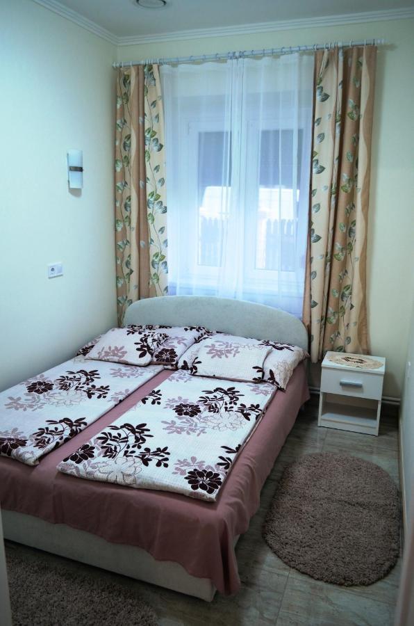 Henrietta - Violetta Apartman Hajdúszoboszló Zewnętrze zdjęcie