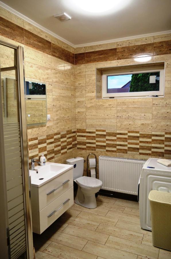 Henrietta - Violetta Apartman Hajdúszoboszló Zewnętrze zdjęcie