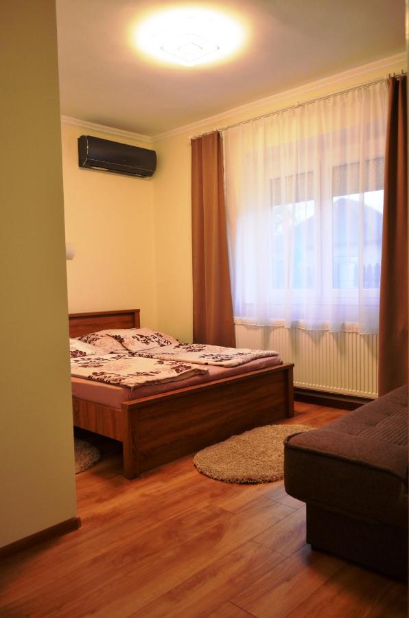 Henrietta - Violetta Apartman Hajdúszoboszló Zewnętrze zdjęcie