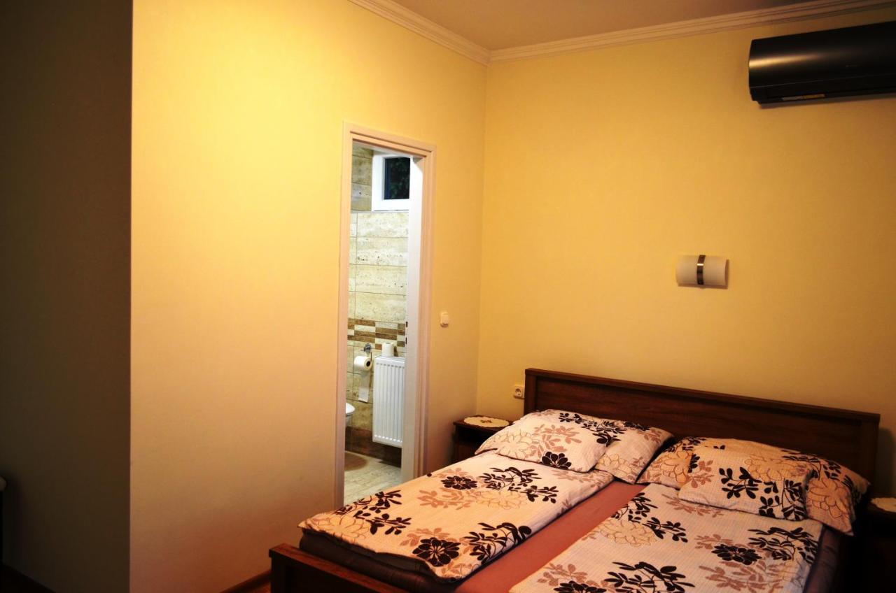 Henrietta - Violetta Apartman Hajdúszoboszló Zewnętrze zdjęcie