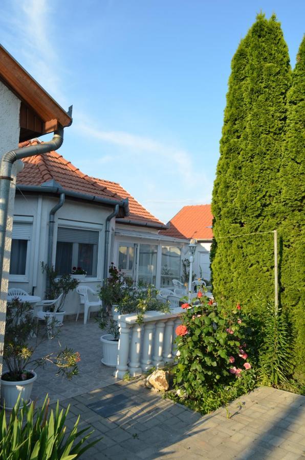 Henrietta - Violetta Apartman Hajdúszoboszló Zewnętrze zdjęcie