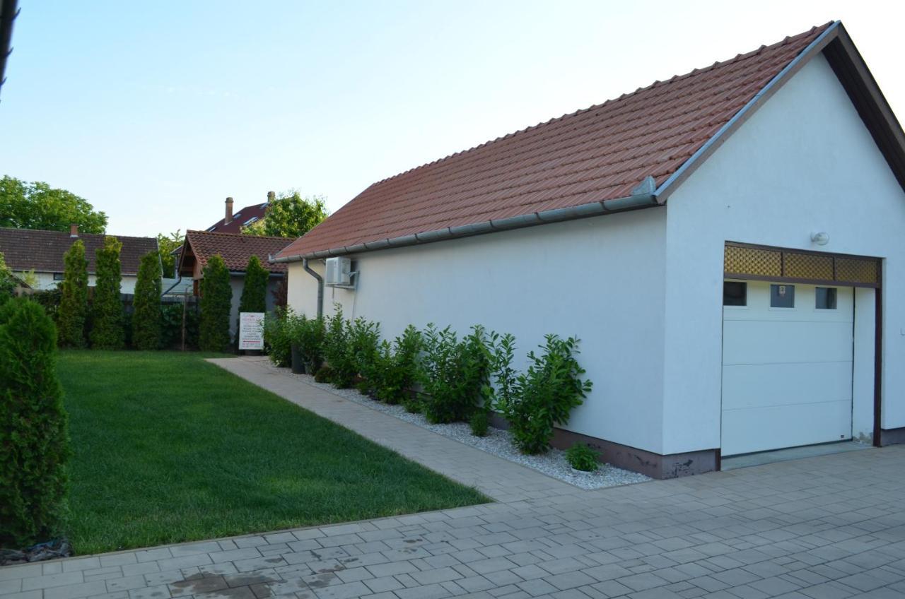Henrietta - Violetta Apartman Hajdúszoboszló Zewnętrze zdjęcie