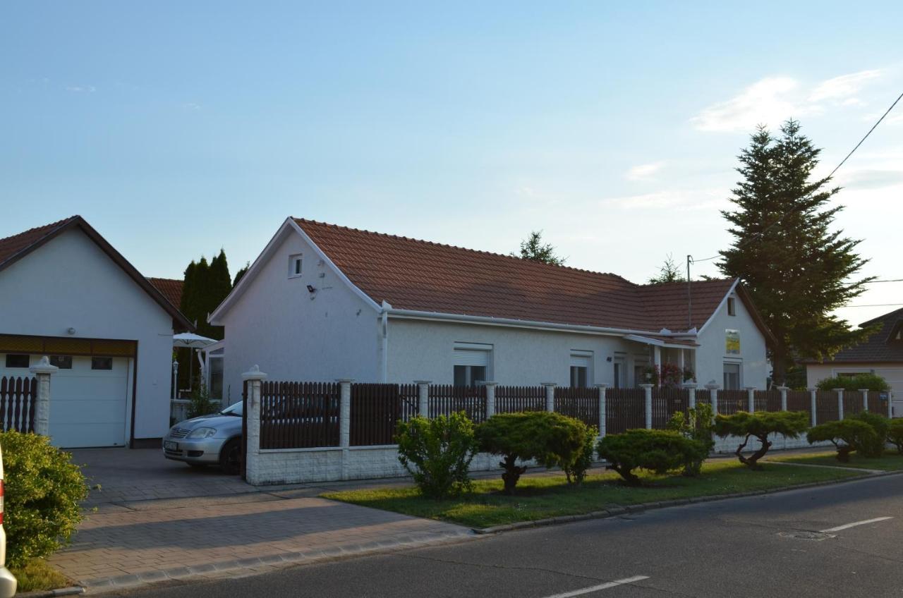 Henrietta - Violetta Apartman Hajdúszoboszló Zewnętrze zdjęcie