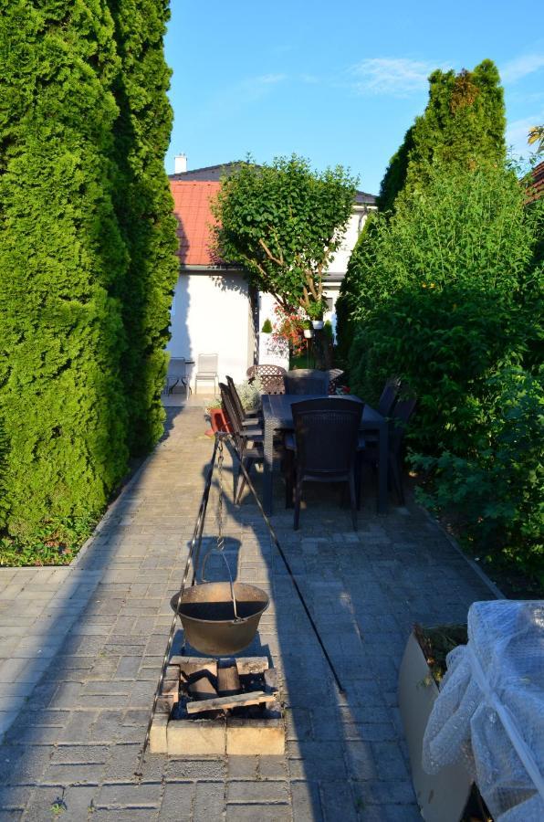Henrietta - Violetta Apartman Hajdúszoboszló Zewnętrze zdjęcie