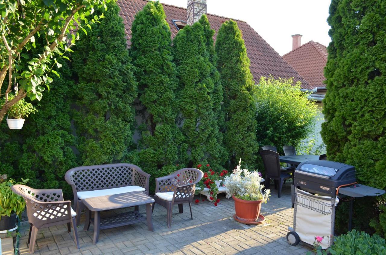Henrietta - Violetta Apartman Hajdúszoboszló Zewnętrze zdjęcie