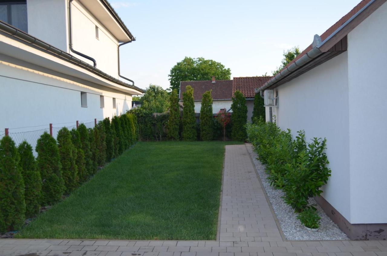 Henrietta - Violetta Apartman Hajdúszoboszló Zewnętrze zdjęcie