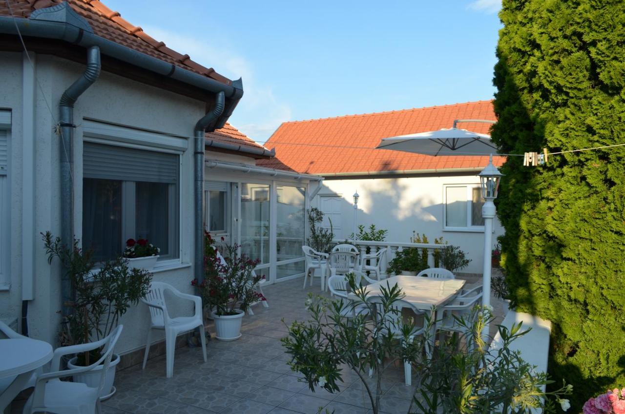 Henrietta - Violetta Apartman Hajdúszoboszló Zewnętrze zdjęcie
